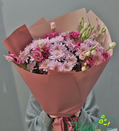 Bouquet of chrysanthemums and pink eustomas photo 394x433